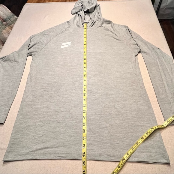 Hurley Light Gray Lightweight Performance Hoodie - Size Large - Picture 8 of 10